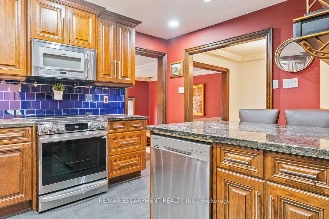 1086 MISSISSAUGA VALLEY Boulevard, #UPPER