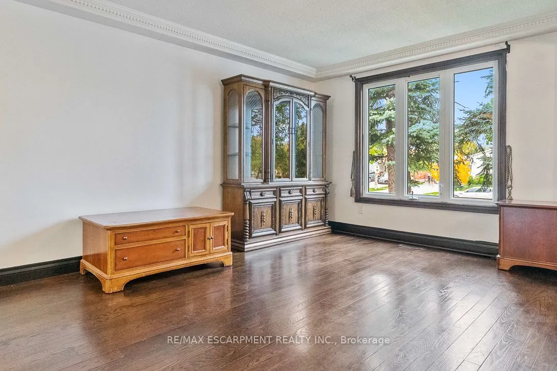 1086 MISSISSAUGA VALLEY Boulevard, #UPPER