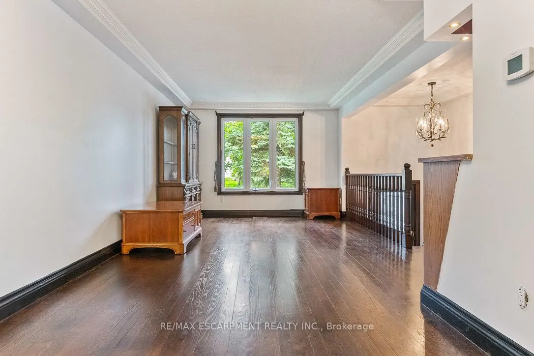 1086 MISSISSAUGA VALLEY Boulevard, #UPPER