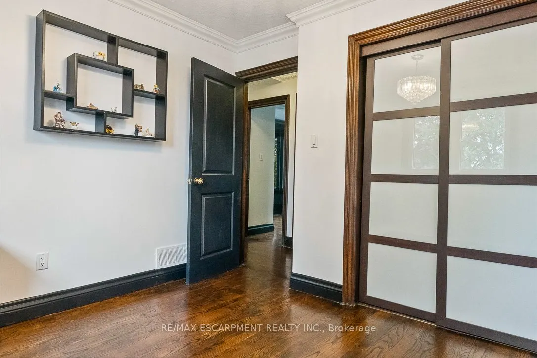 1086 MISSISSAUGA VALLEY Boulevard, #UPPER