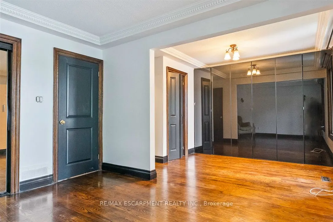1086 MISSISSAUGA VALLEY Boulevard, #UPPER