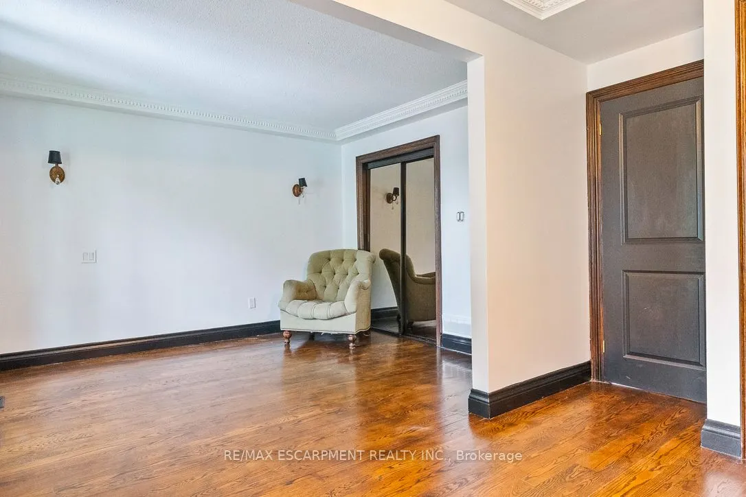 1086 MISSISSAUGA VALLEY Boulevard, #UPPER