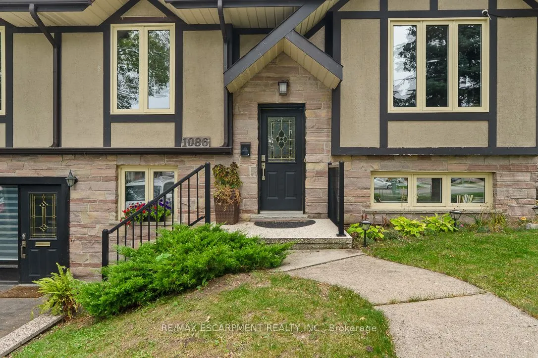 1086 MISSISSAUGA VALLEY Boulevard, #UPPER