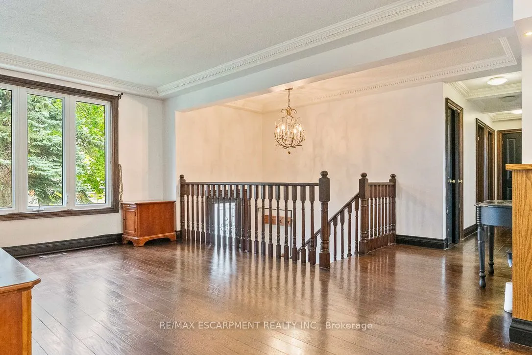 1086 MISSISSAUGA VALLEY Boulevard, #UPPER