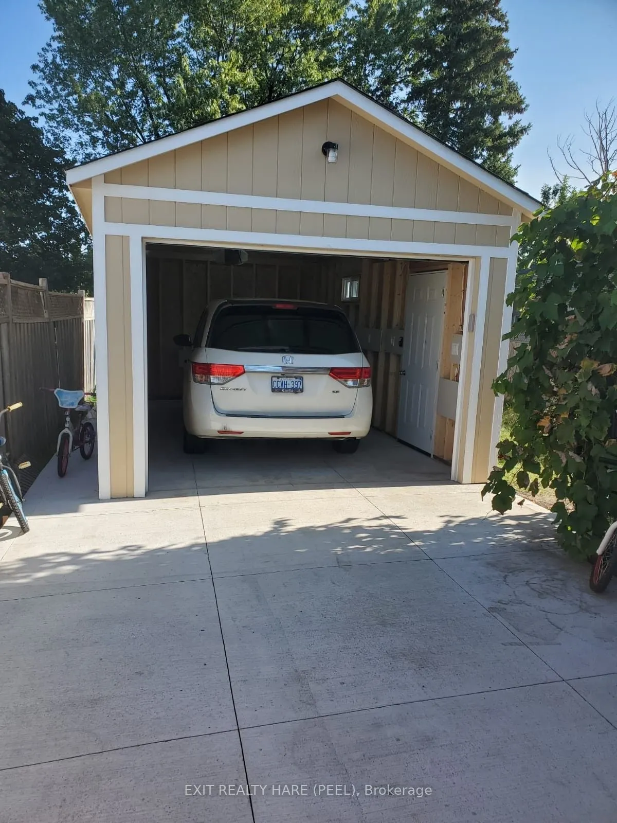 6 Earnscliffe Gate N