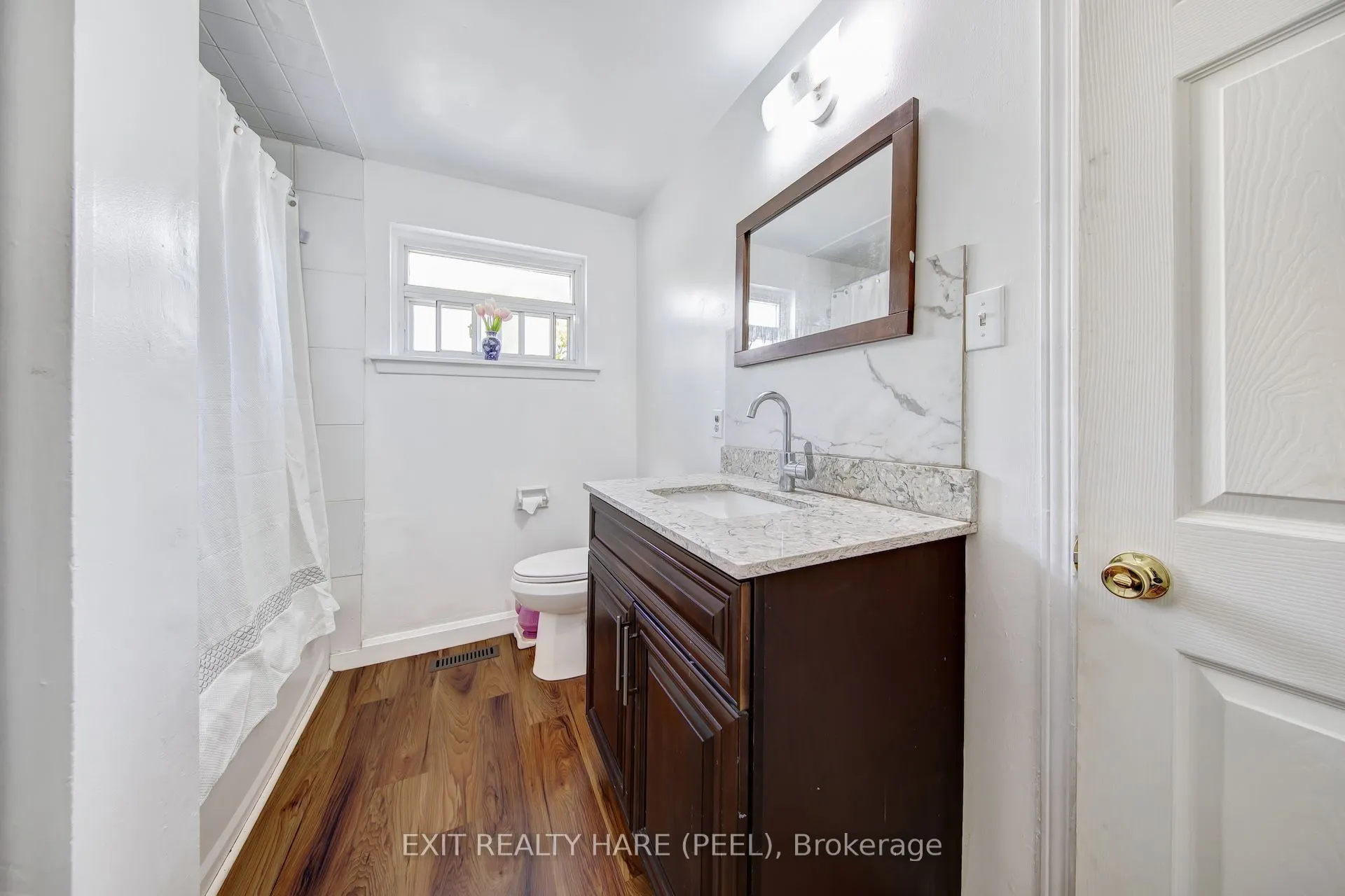 6 Earnscliffe Gate N