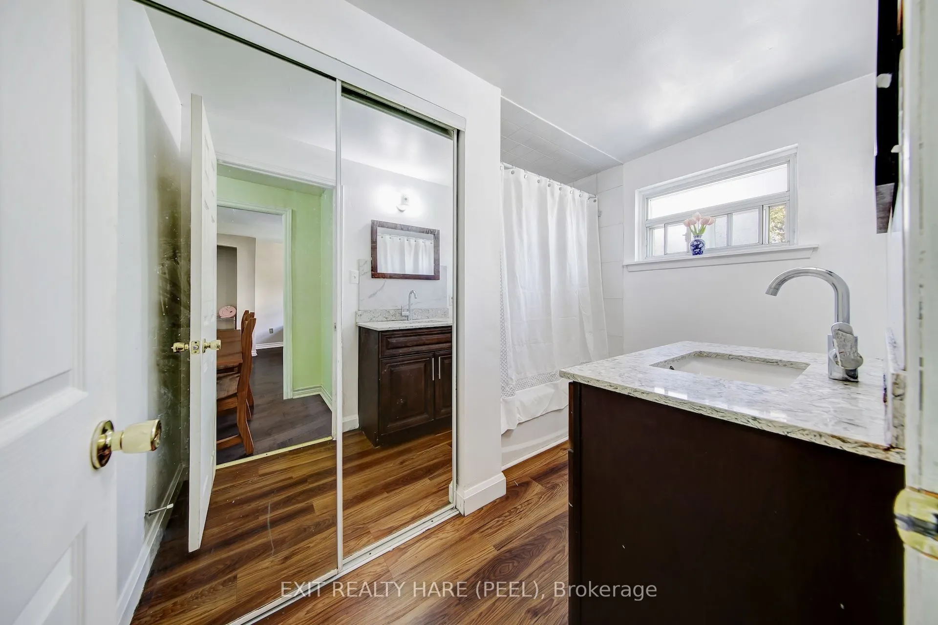 6 Earnscliffe Gate N
