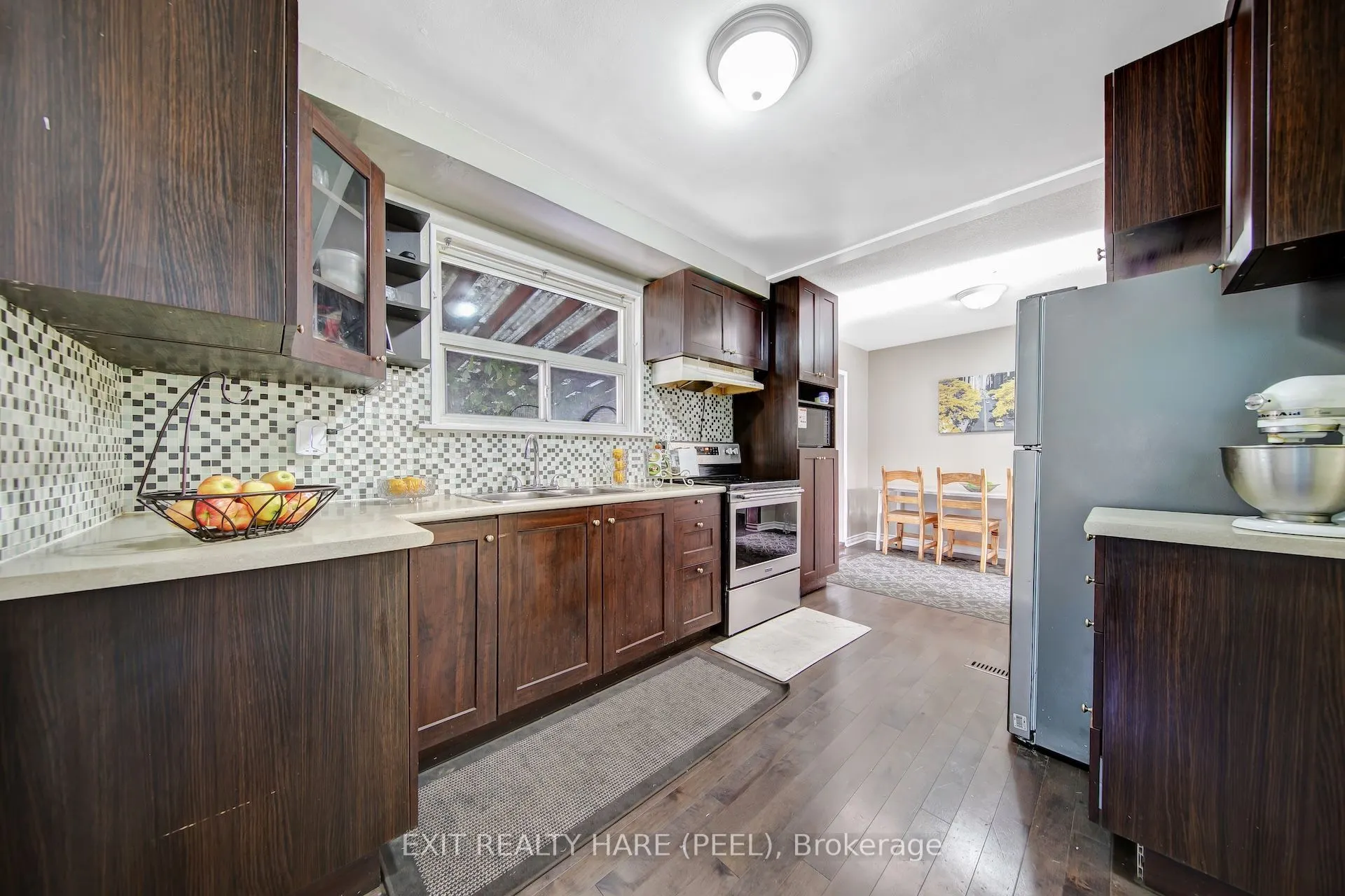 6 Earnscliffe Gate N