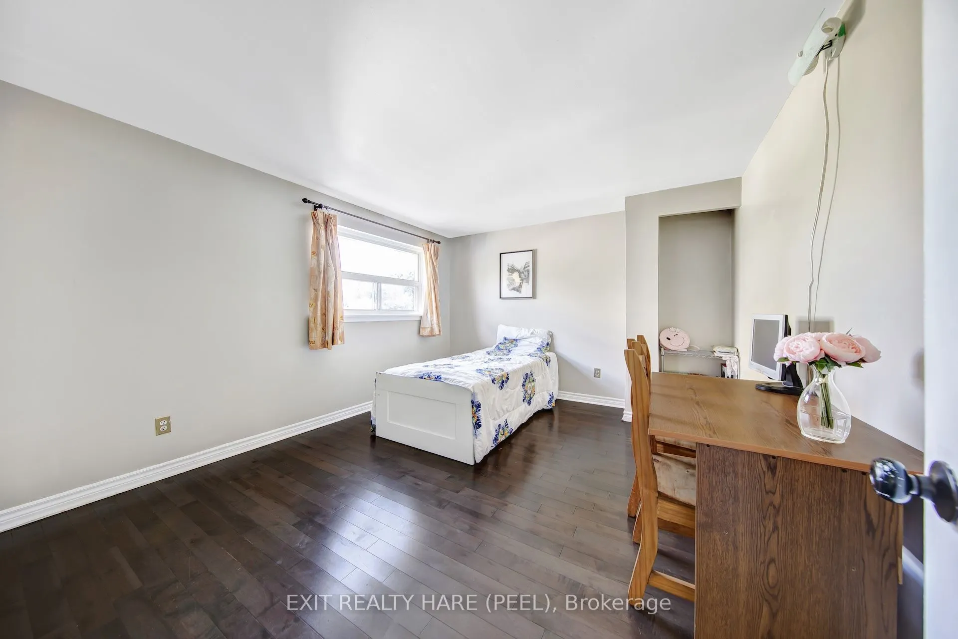 6 Earnscliffe Gate N