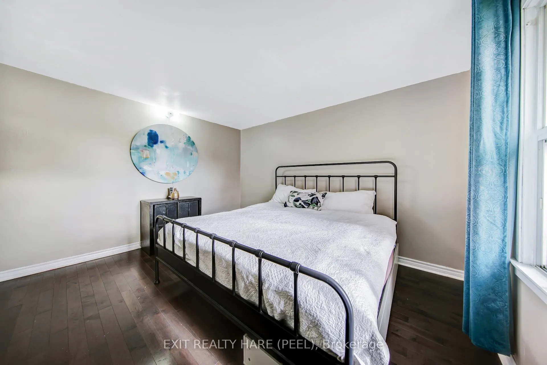 6 Earnscliffe Gate N