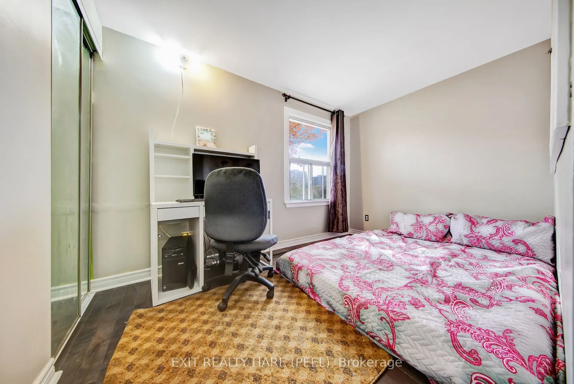 6 Earnscliffe Gate N