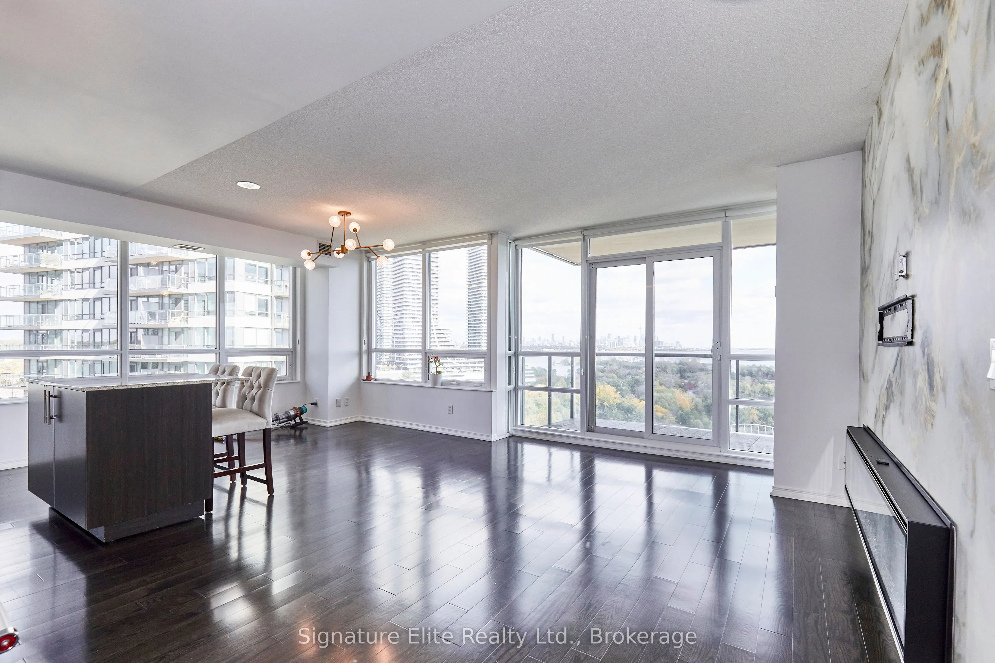 2240 Lake Shore Boulevard W, #1206