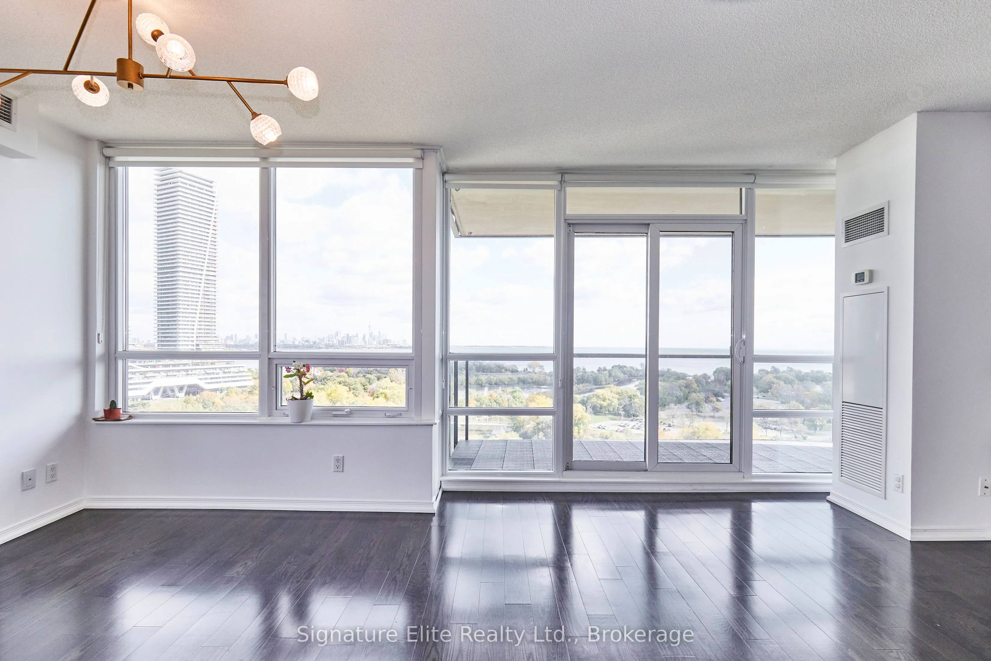 2240 Lake Shore Boulevard W, #1206