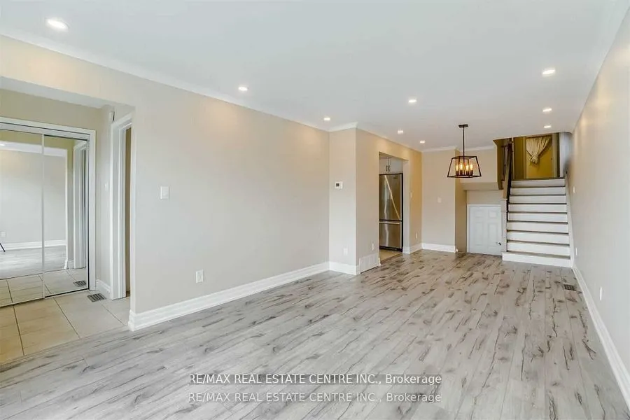 3385 Ellengale (Upper) Drive
