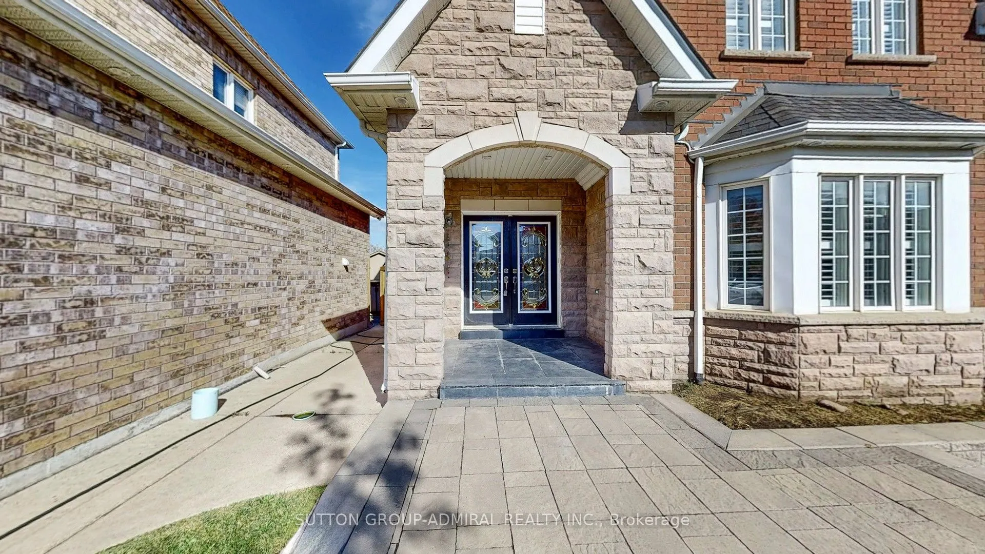37 Donwoods Court