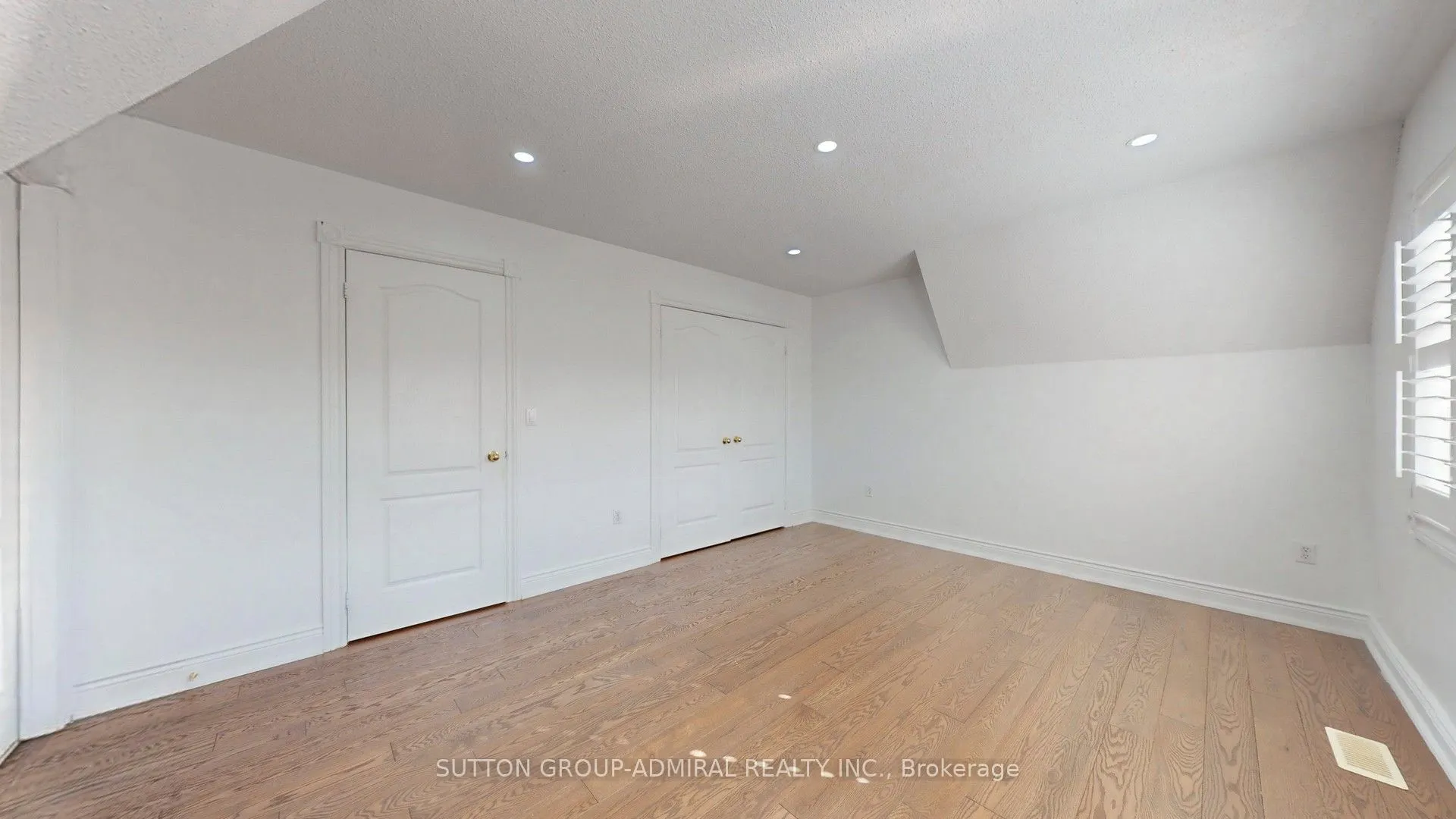 37 Donwoods Court