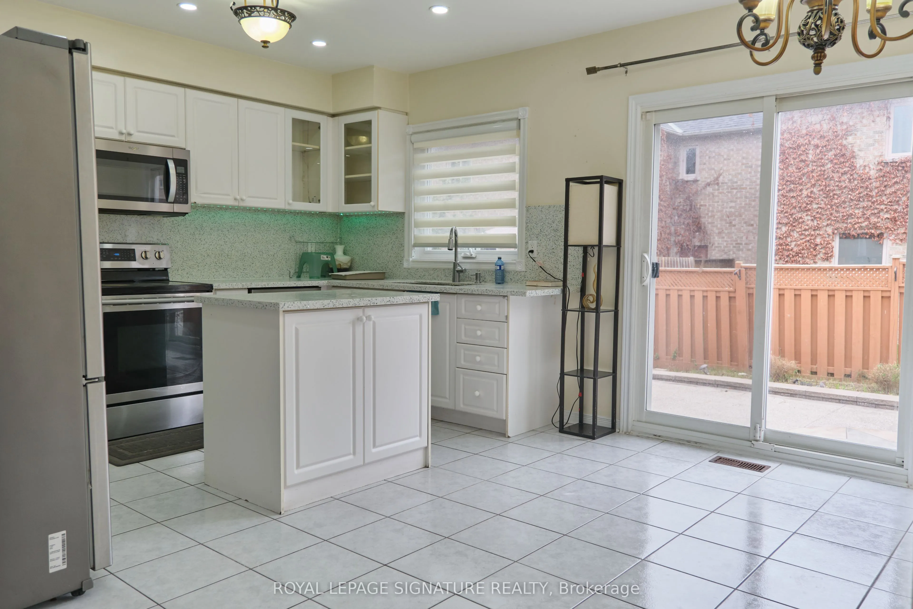 12 Pacific Wind Crescent, #Upper