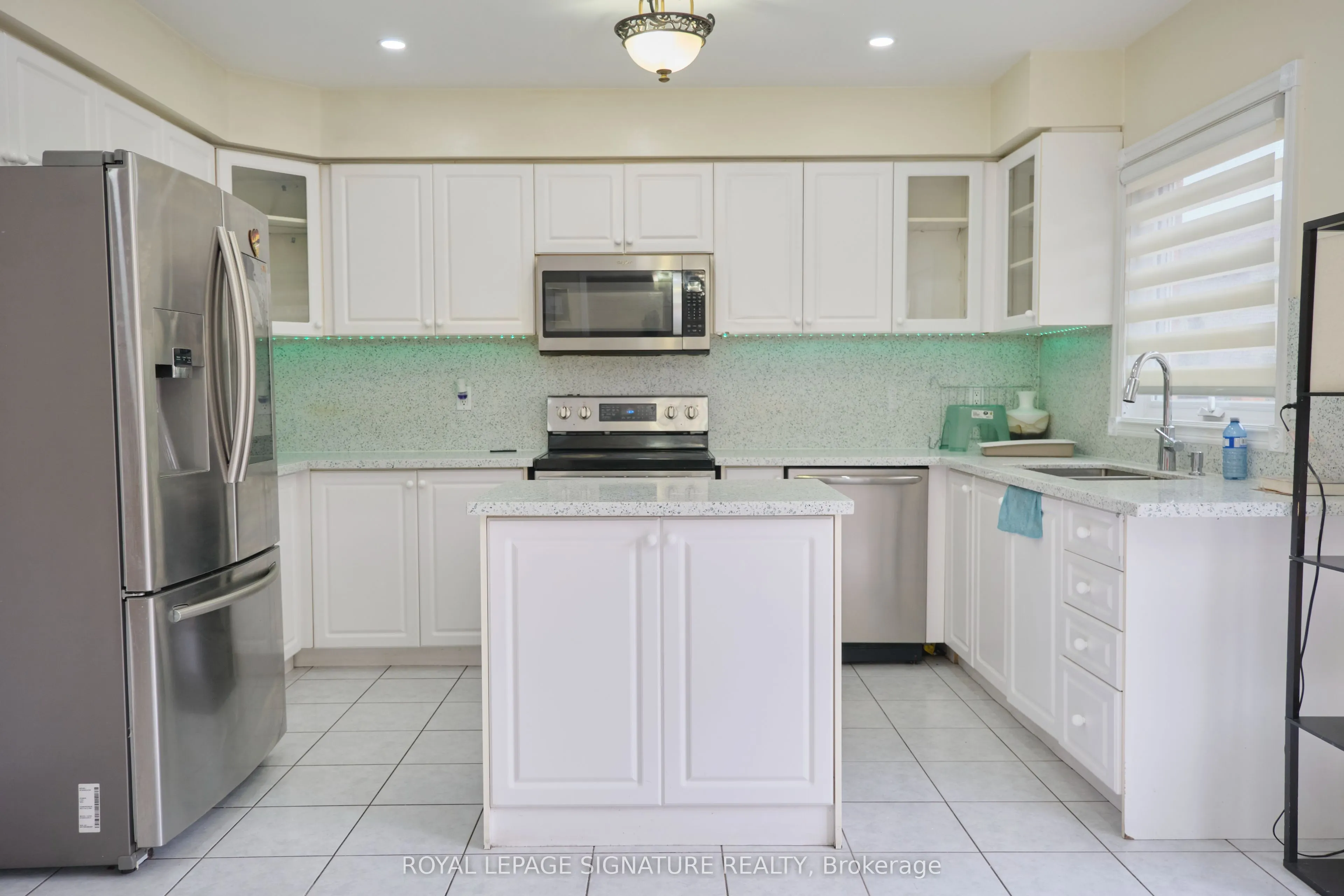 12 Pacific Wind Crescent, #Upper