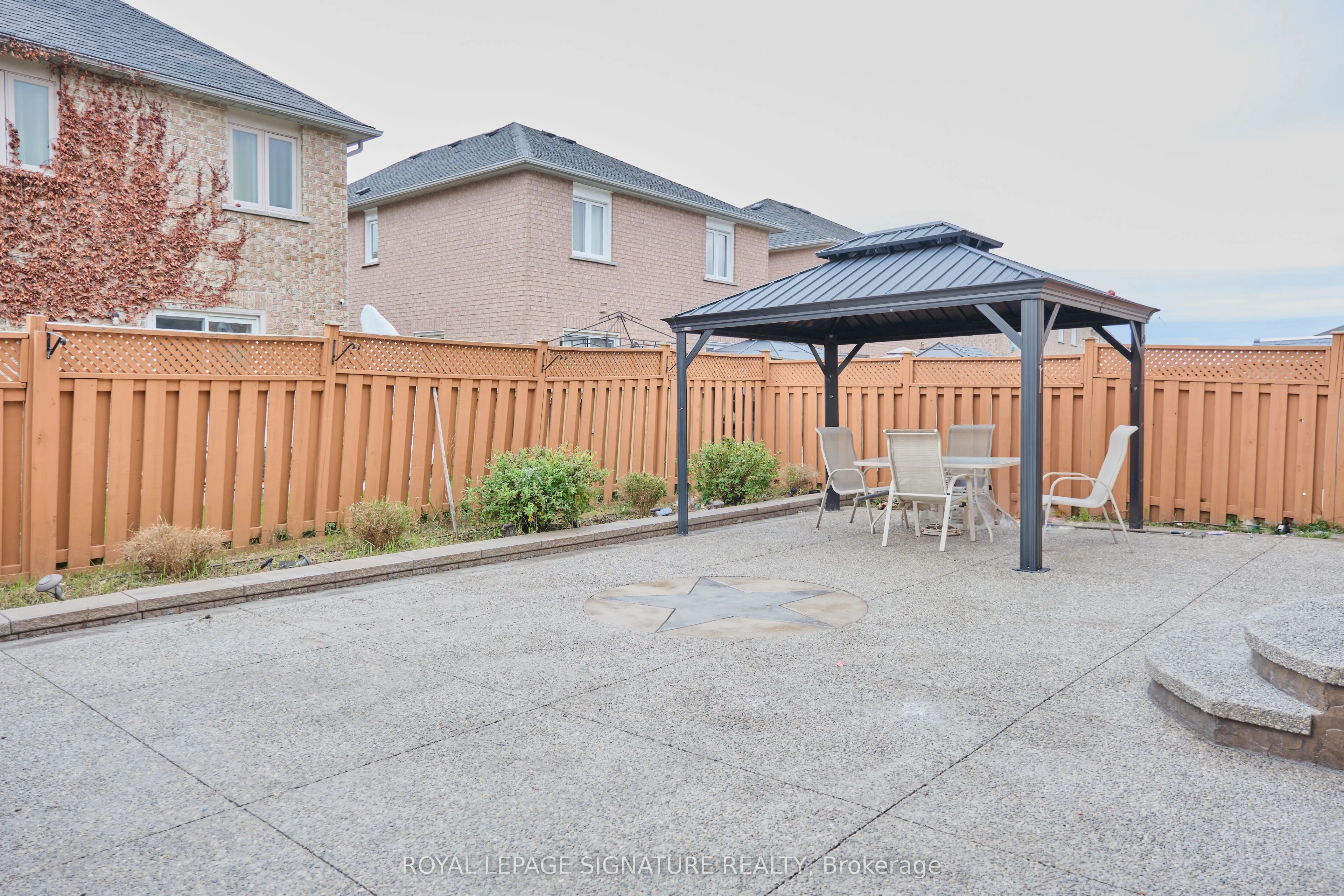 12 Pacific Wind Crescent, #Upper