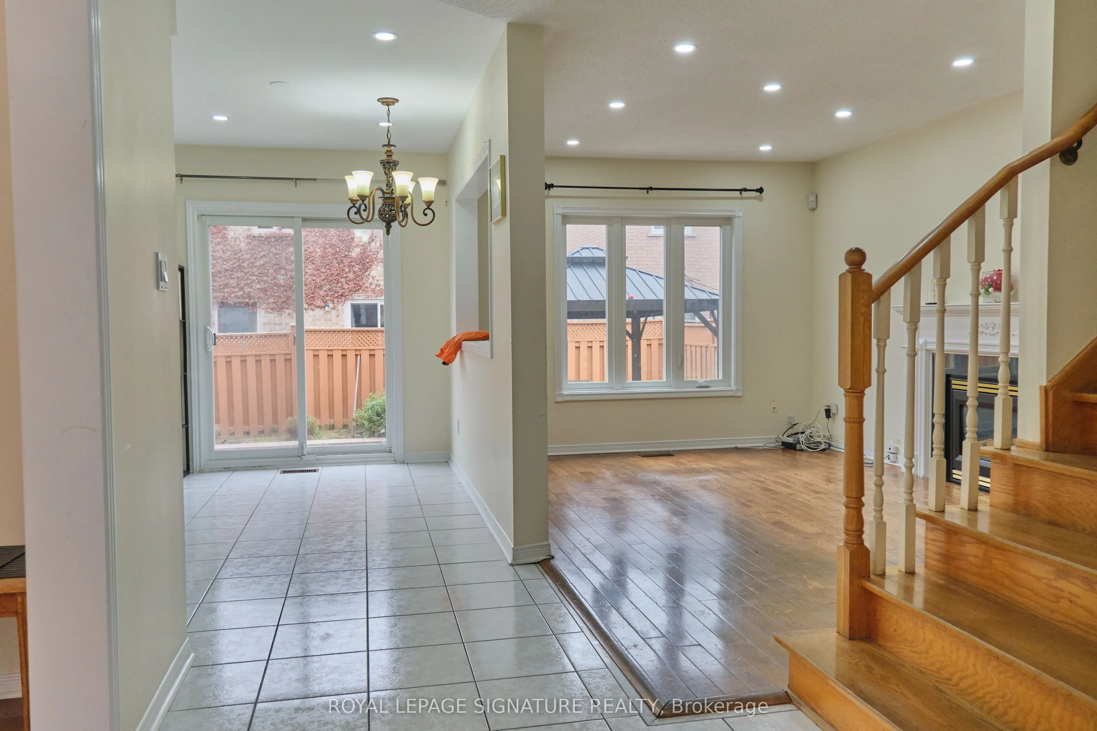 12 Pacific Wind Crescent, #Upper
