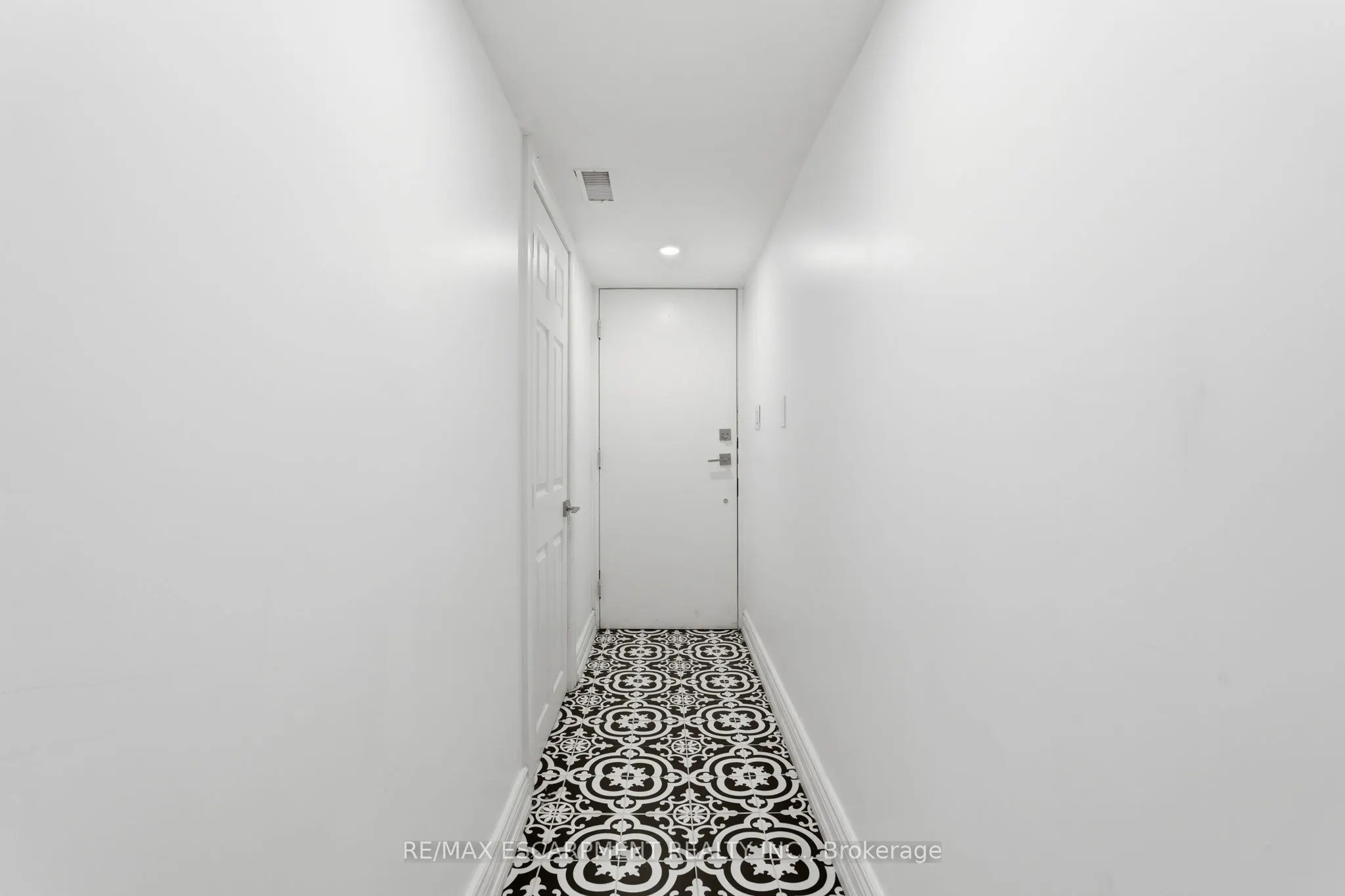 424 Plains Road W