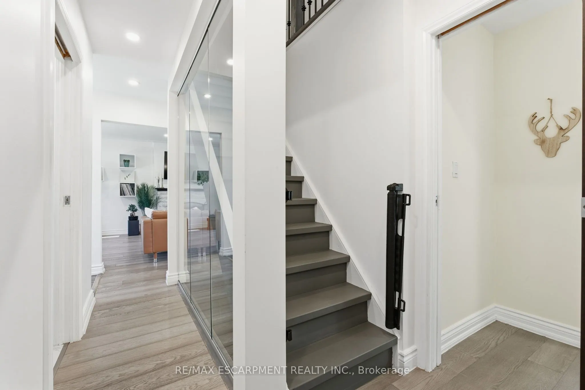 424 Plains Road W