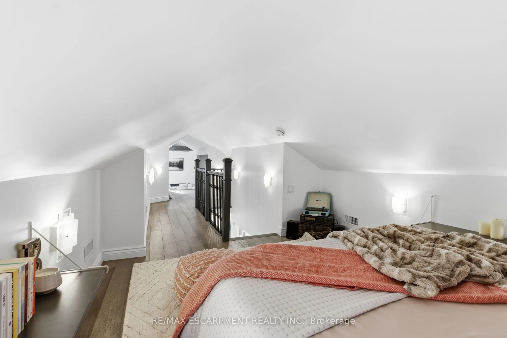 424 Plains Road W