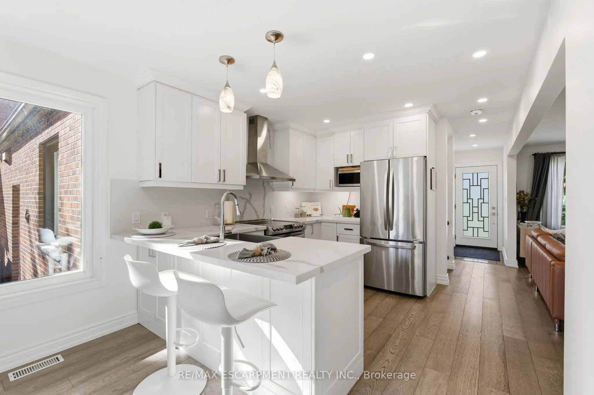 424 Plains Road W