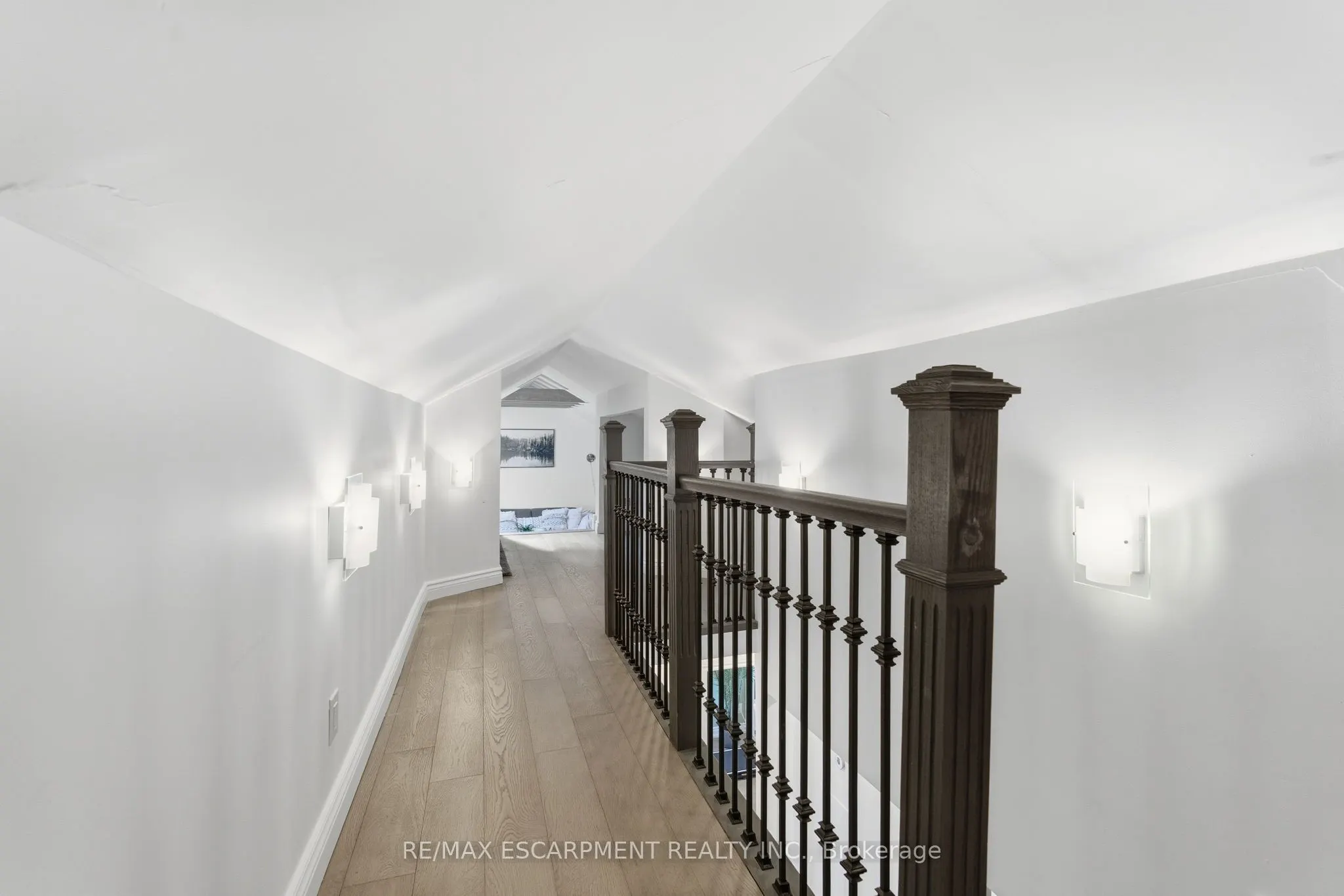 424 Plains Road W