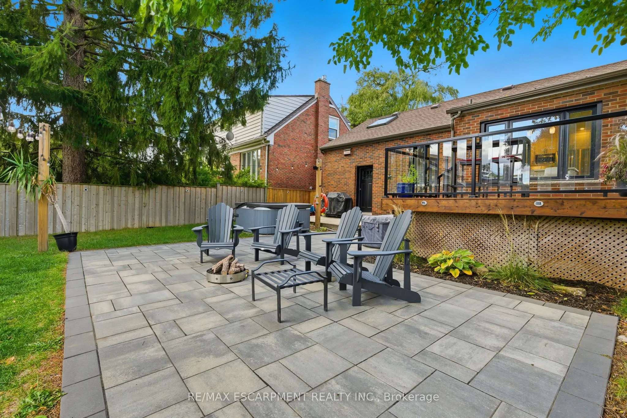 424 Plains Road W