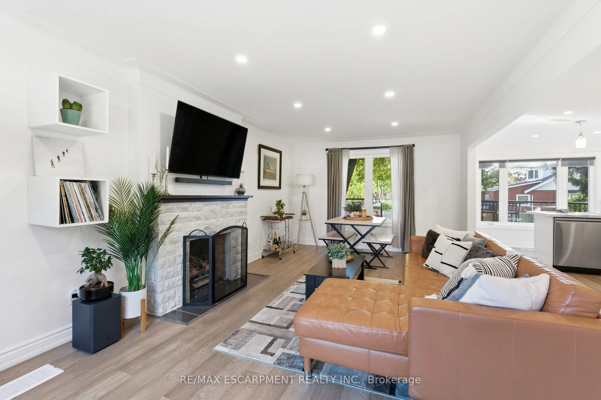 424 Plains Road W