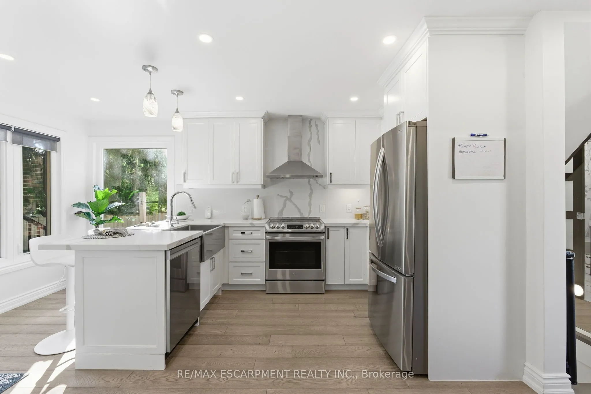 424 Plains Road W