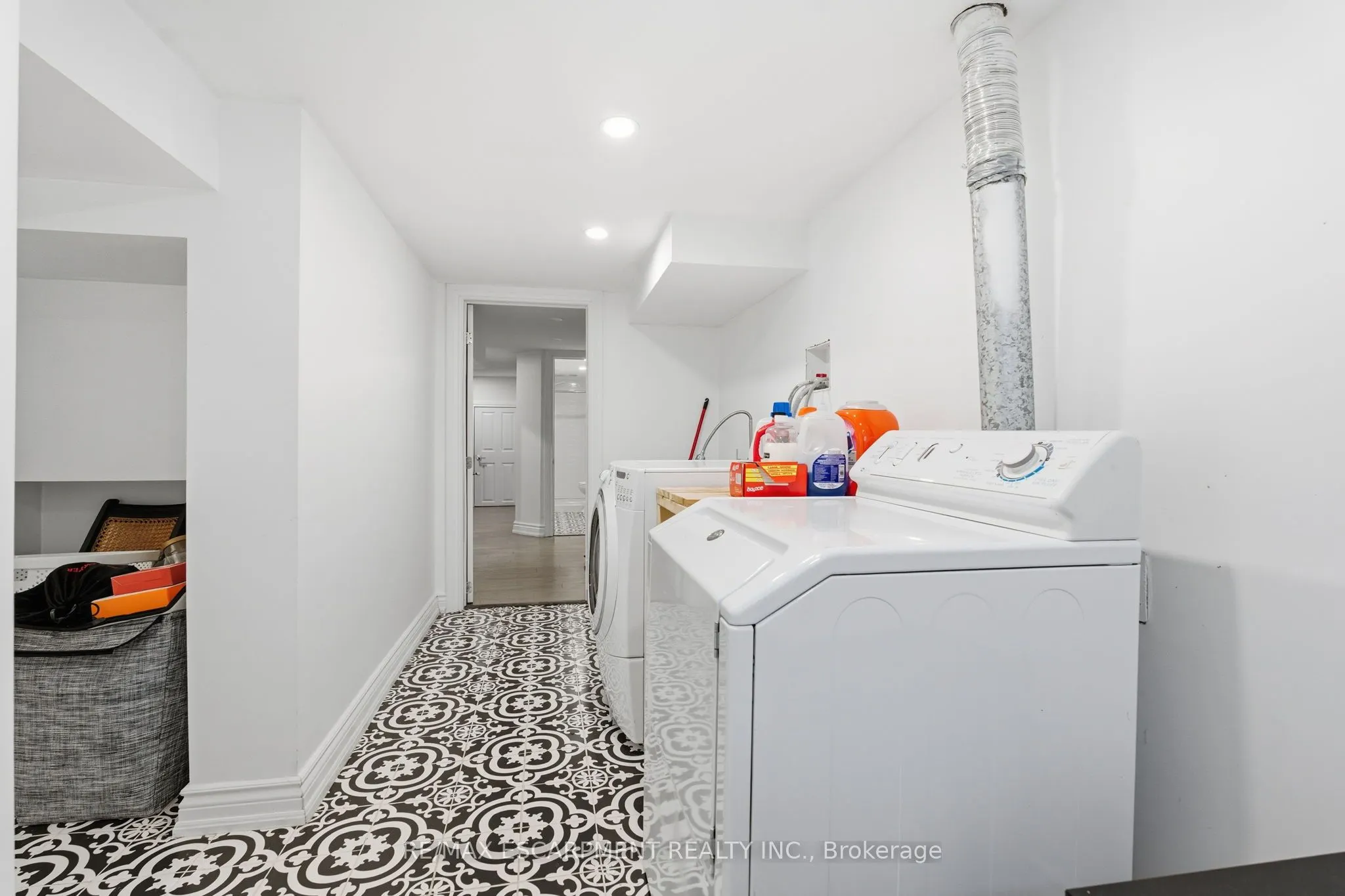 424 Plains Road W