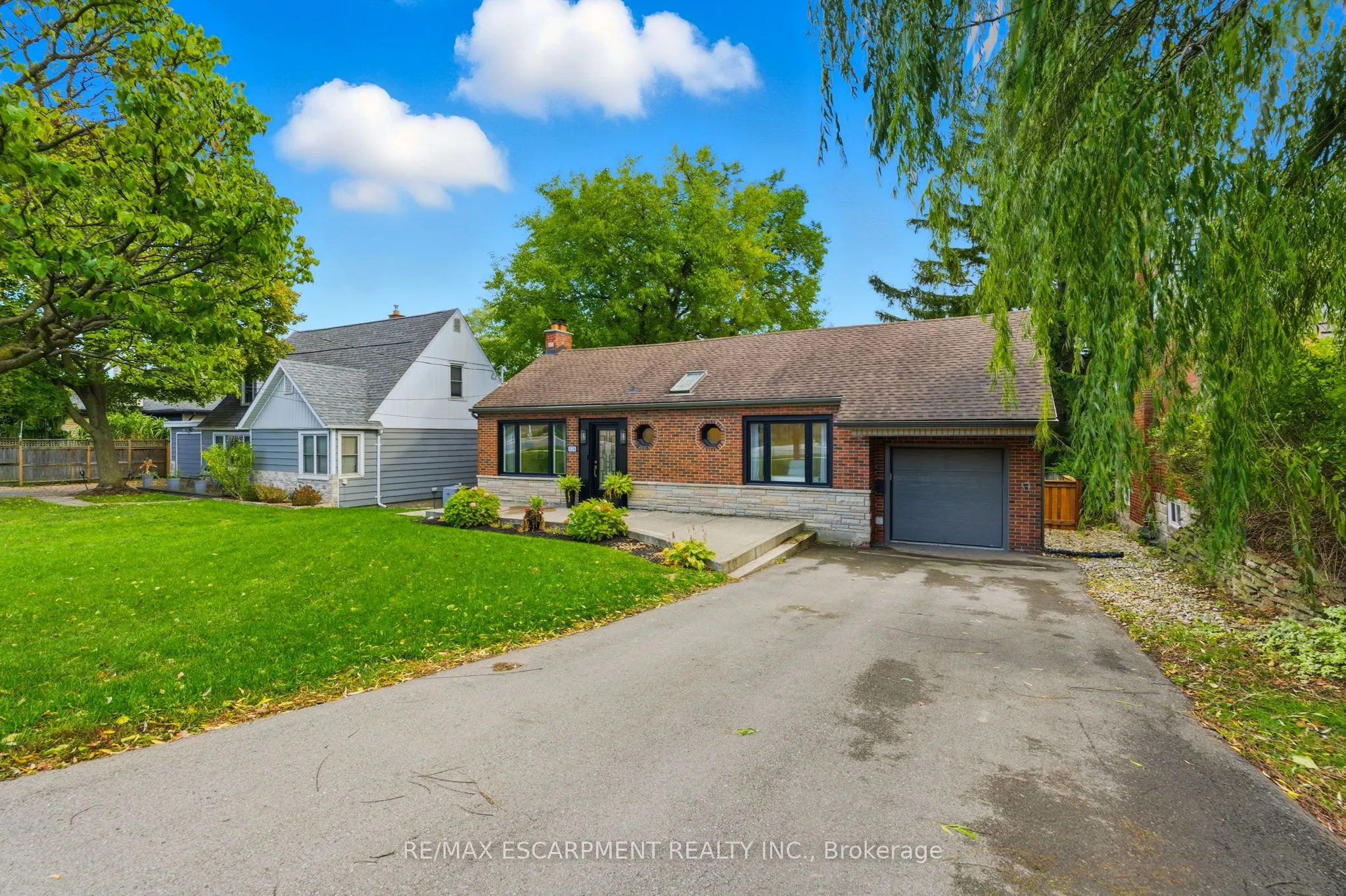 424 Plains Road W