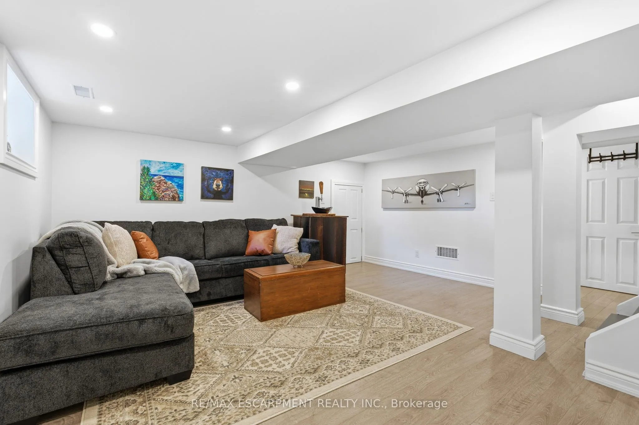 424 Plains Road W