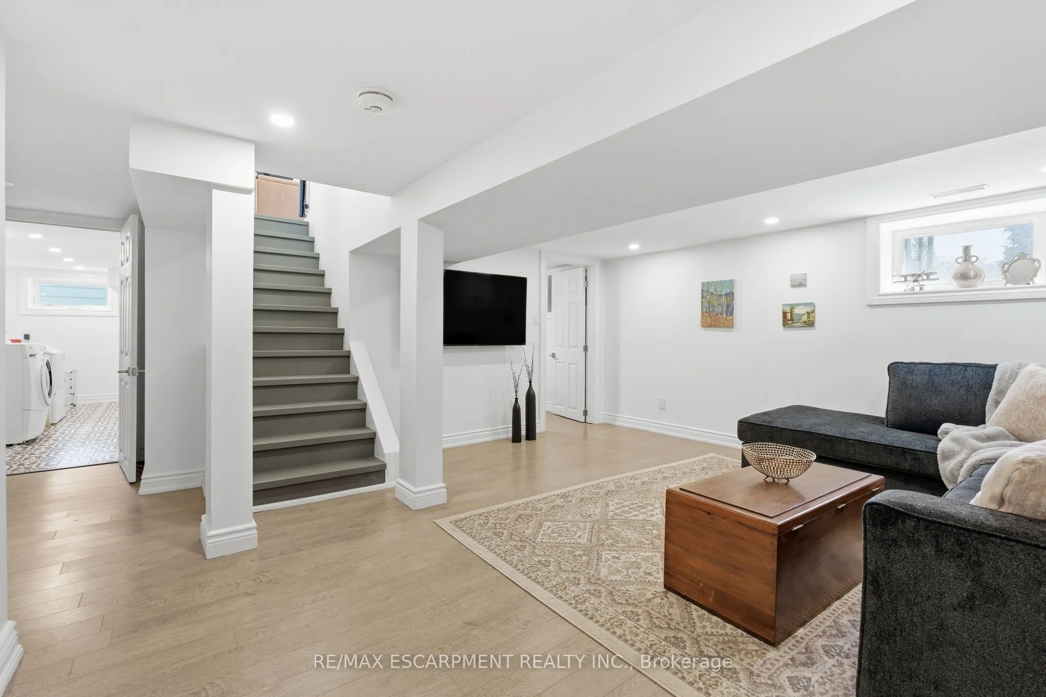 424 Plains Road W