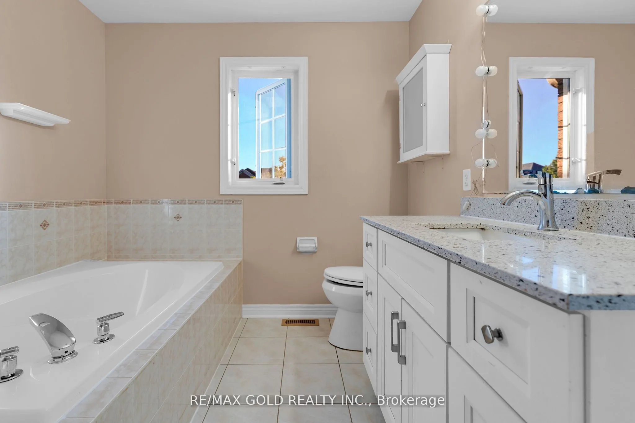 41 Fallstar Crescent