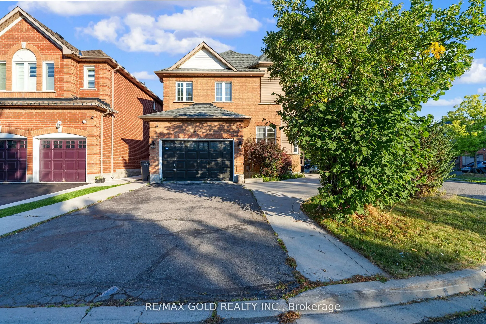 41 Fallstar Crescent