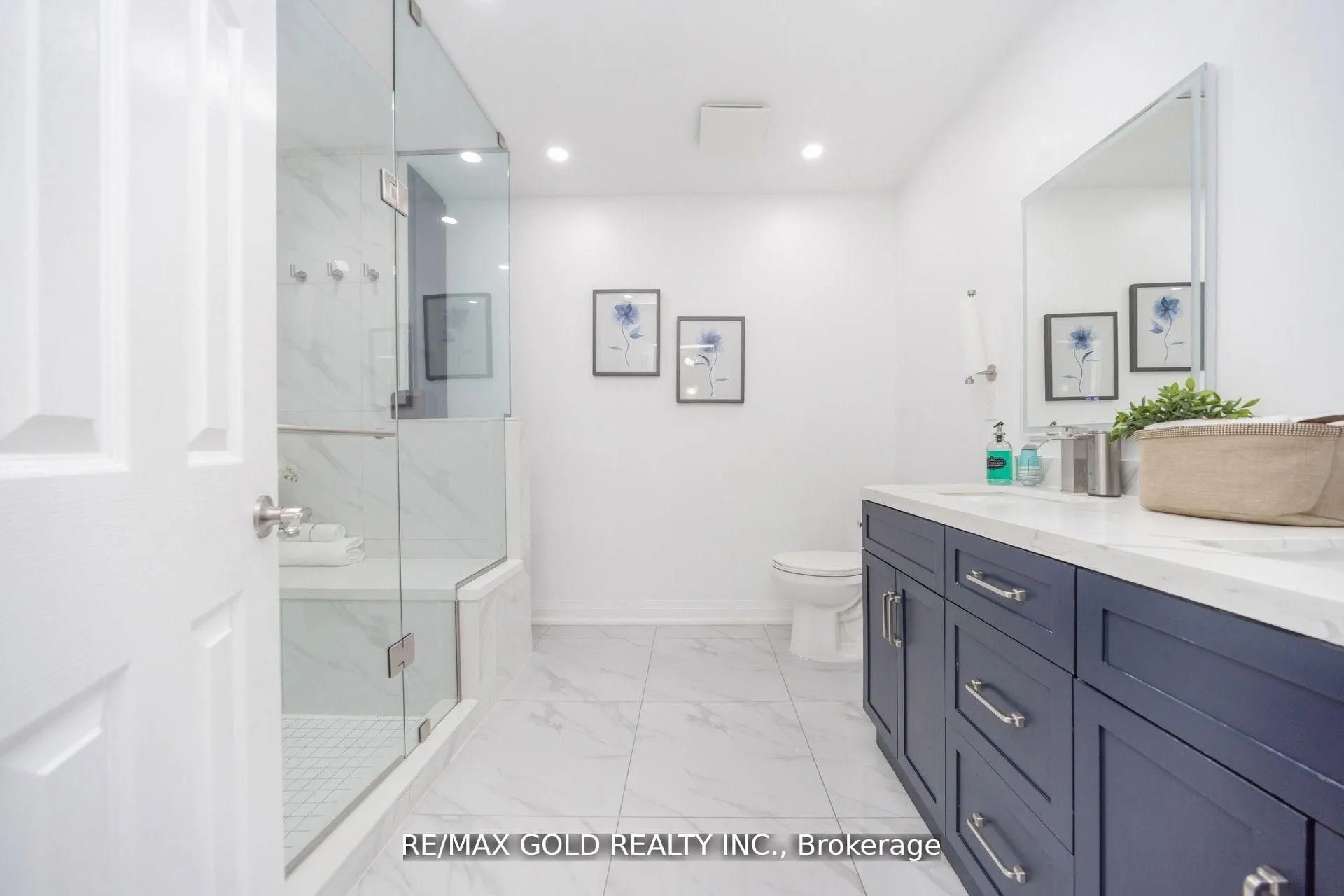 36 Roxton Crescent N