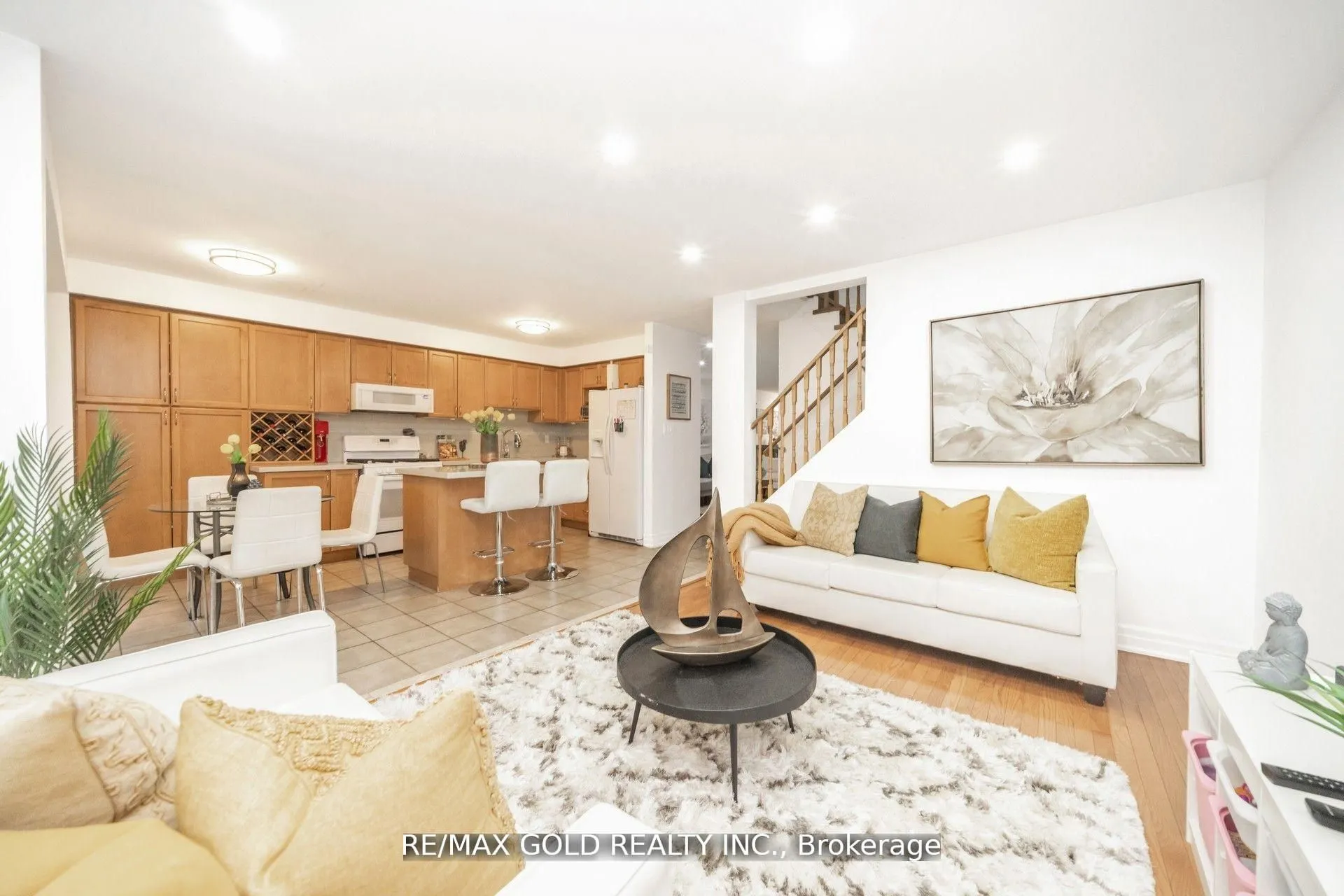 36 Roxton Crescent N