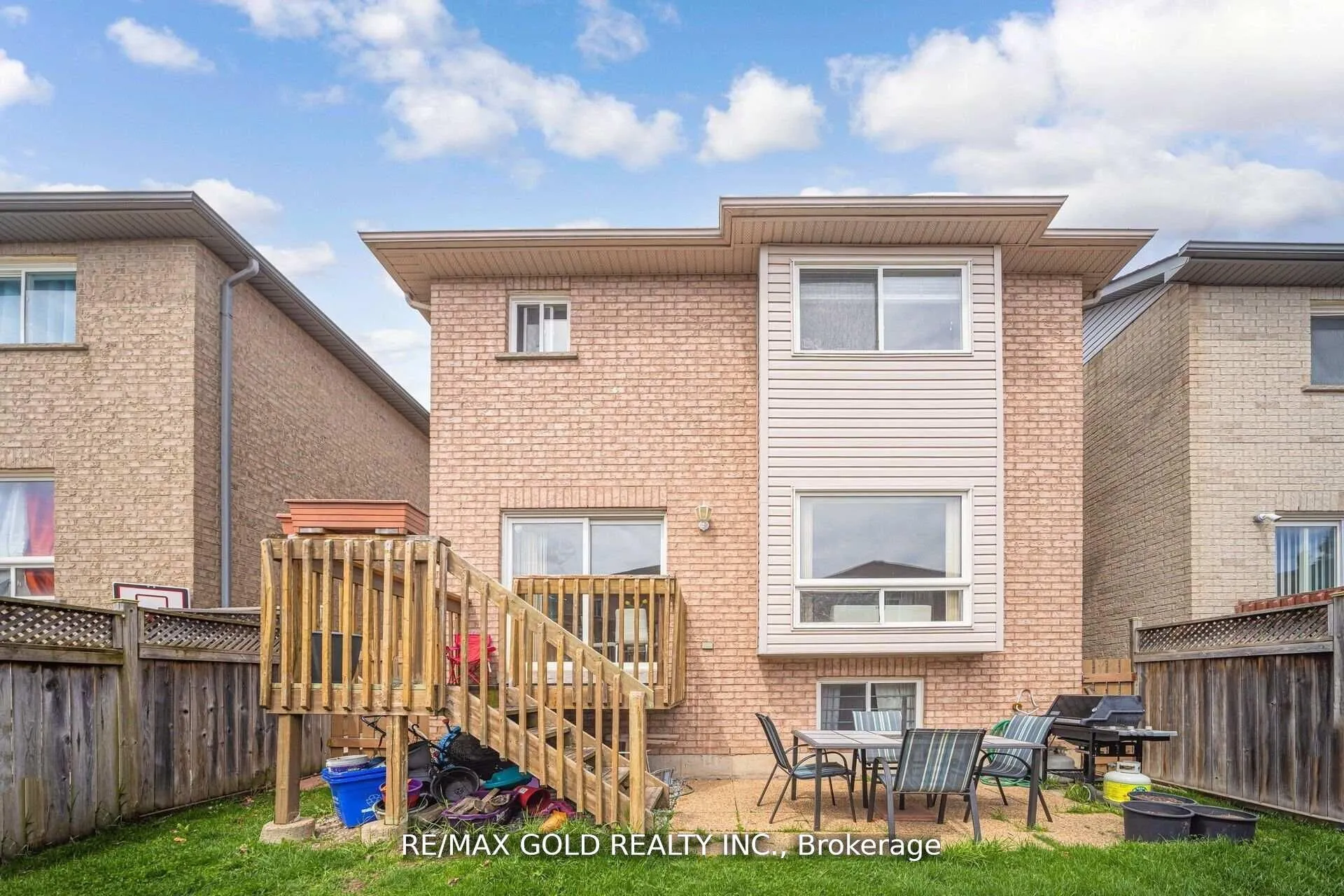 36 Roxton Crescent N