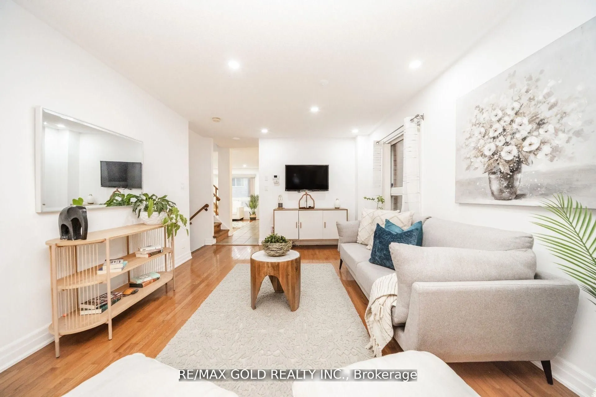 36 Roxton Crescent N