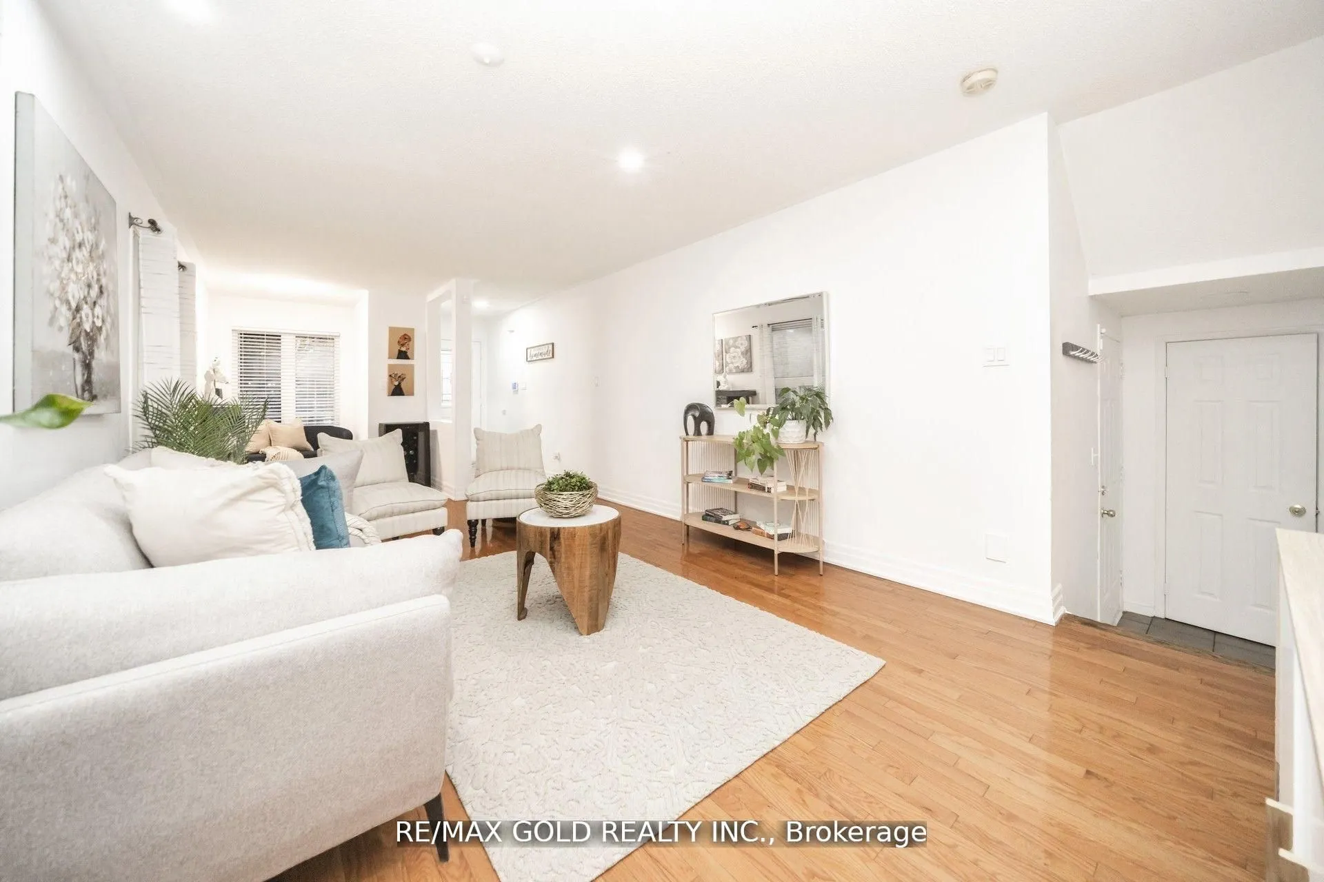 36 Roxton Crescent N