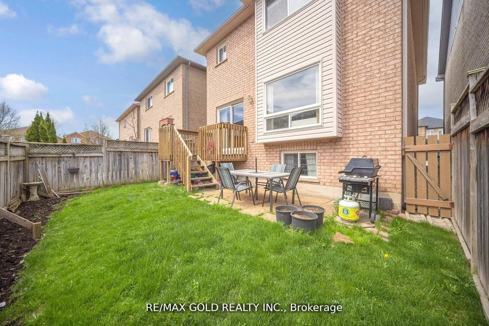 36 Roxton Crescent N