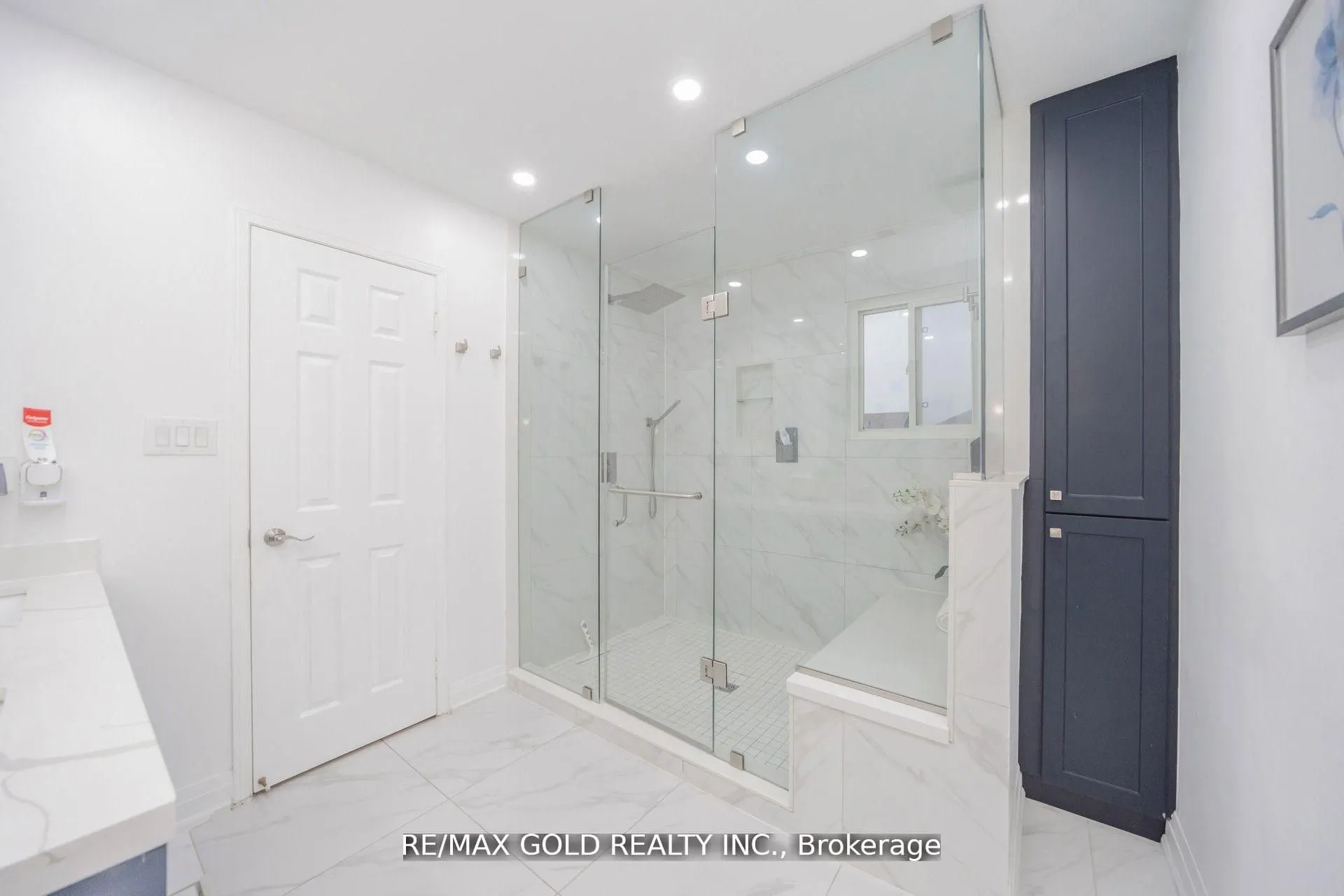 36 Roxton Crescent N