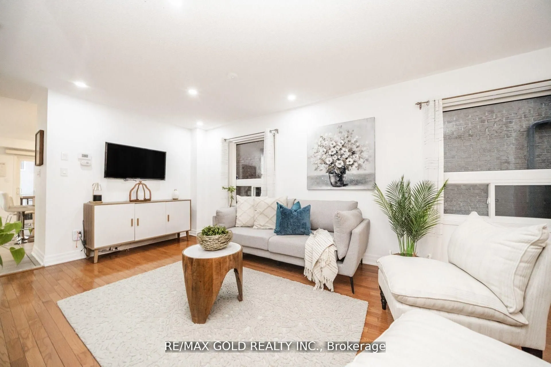 36 Roxton Crescent N