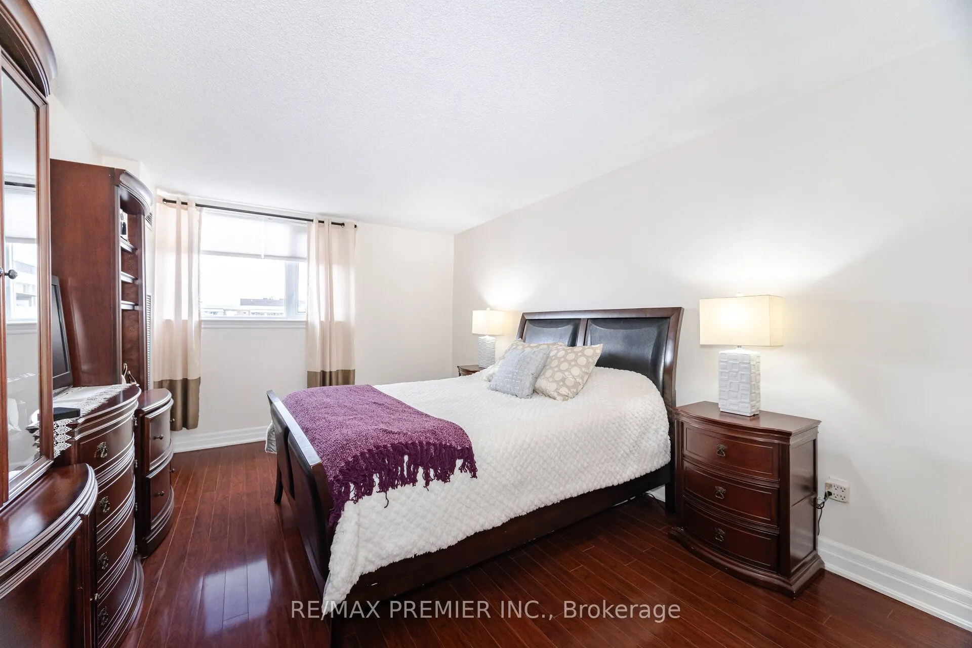 270 Scarlett Road, #1905