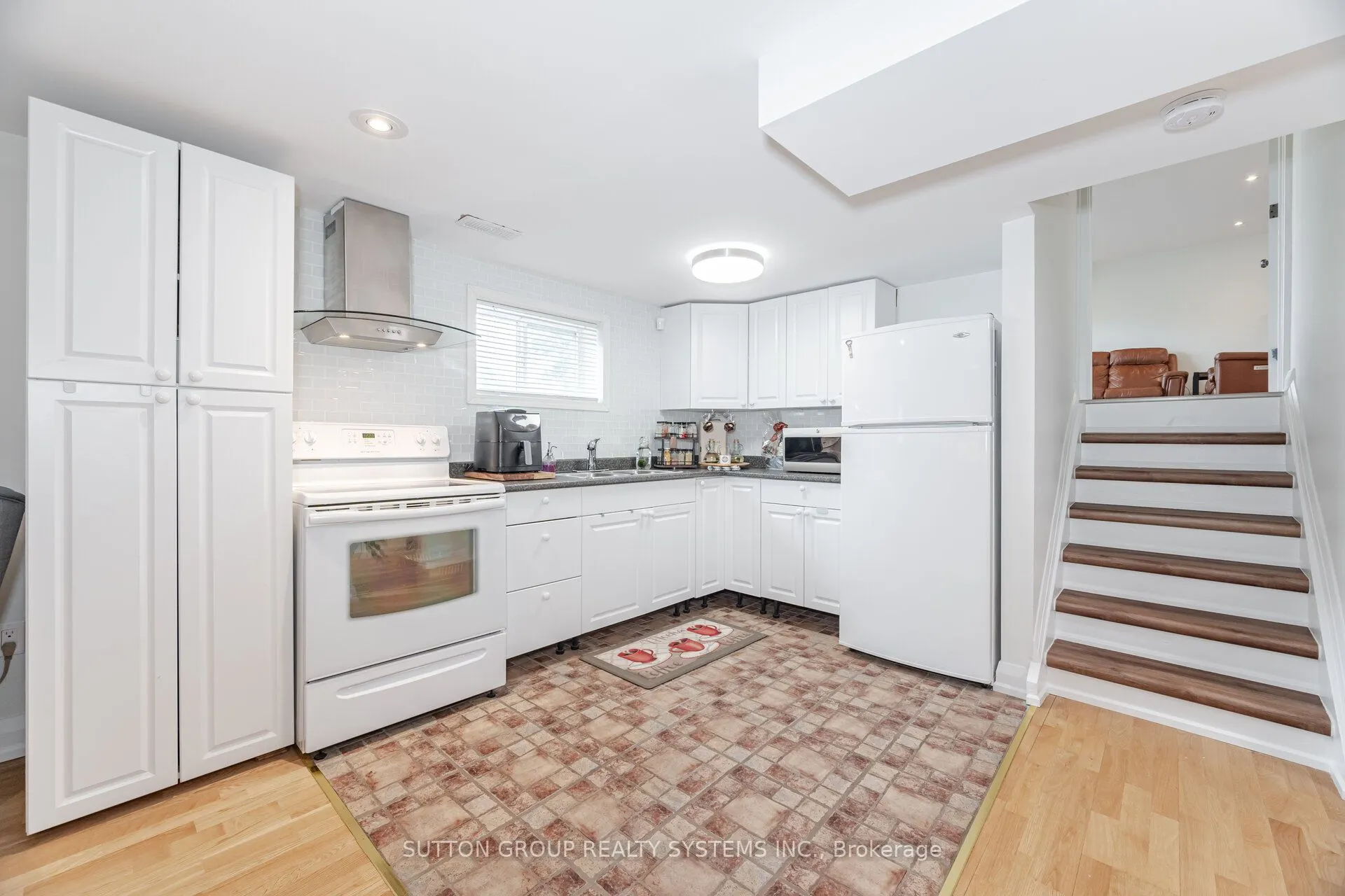 175 Connaught Crescent