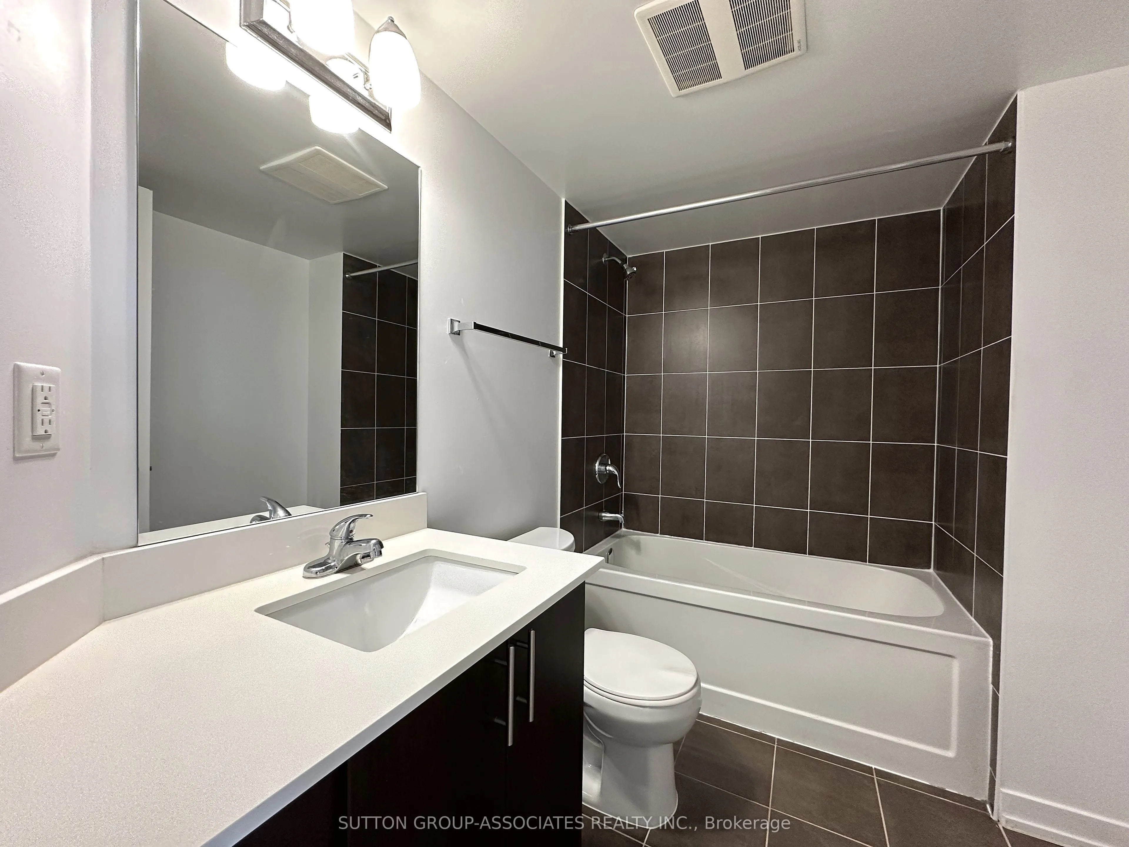 1420 Dupont Street, #1911