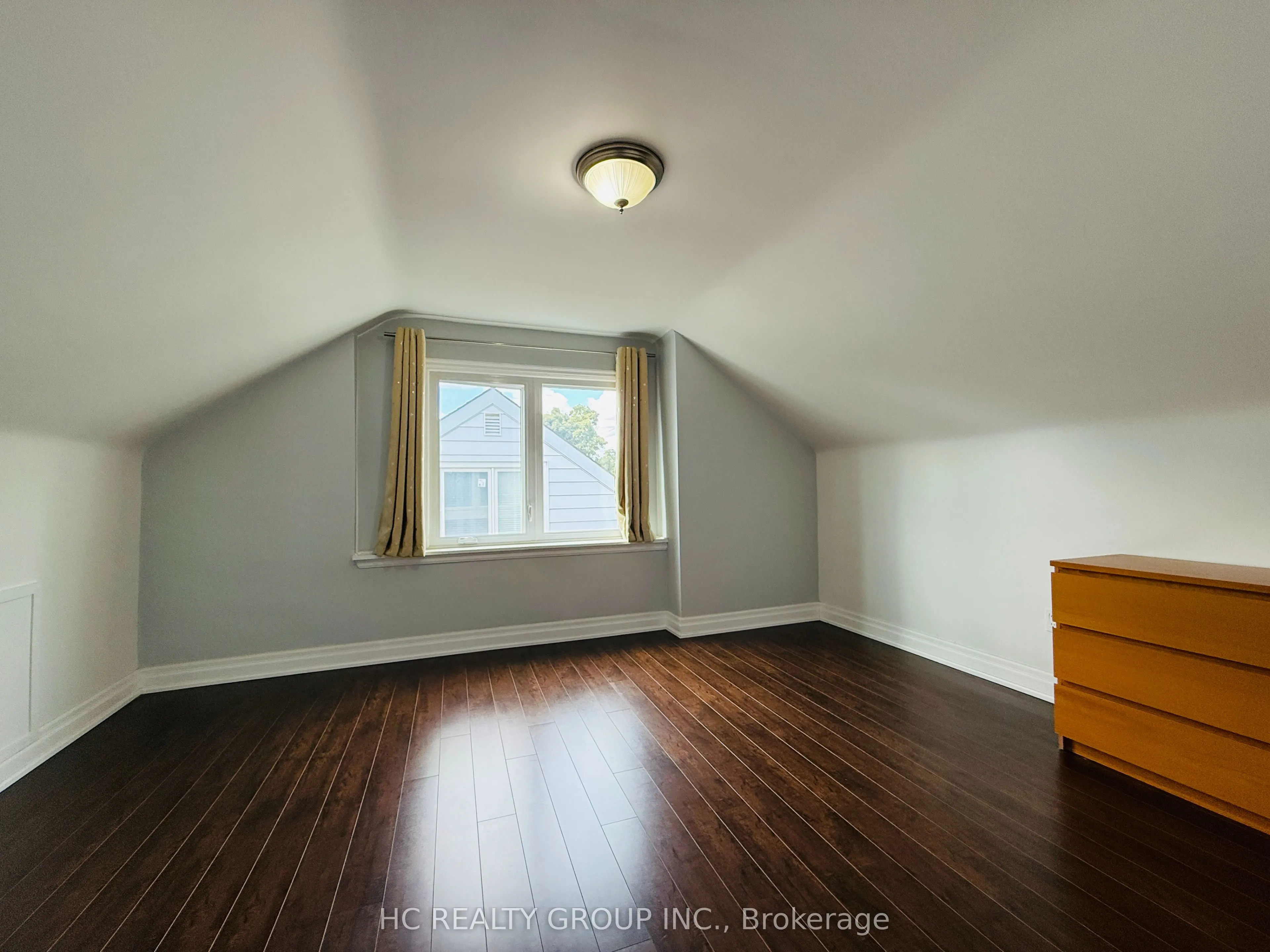 673 Glengrove Avenue W